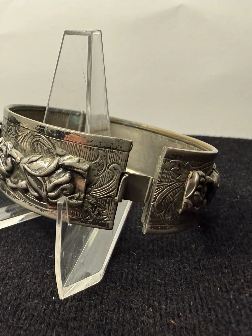 VTG Silver-Tone Floral Hinged Bracelet